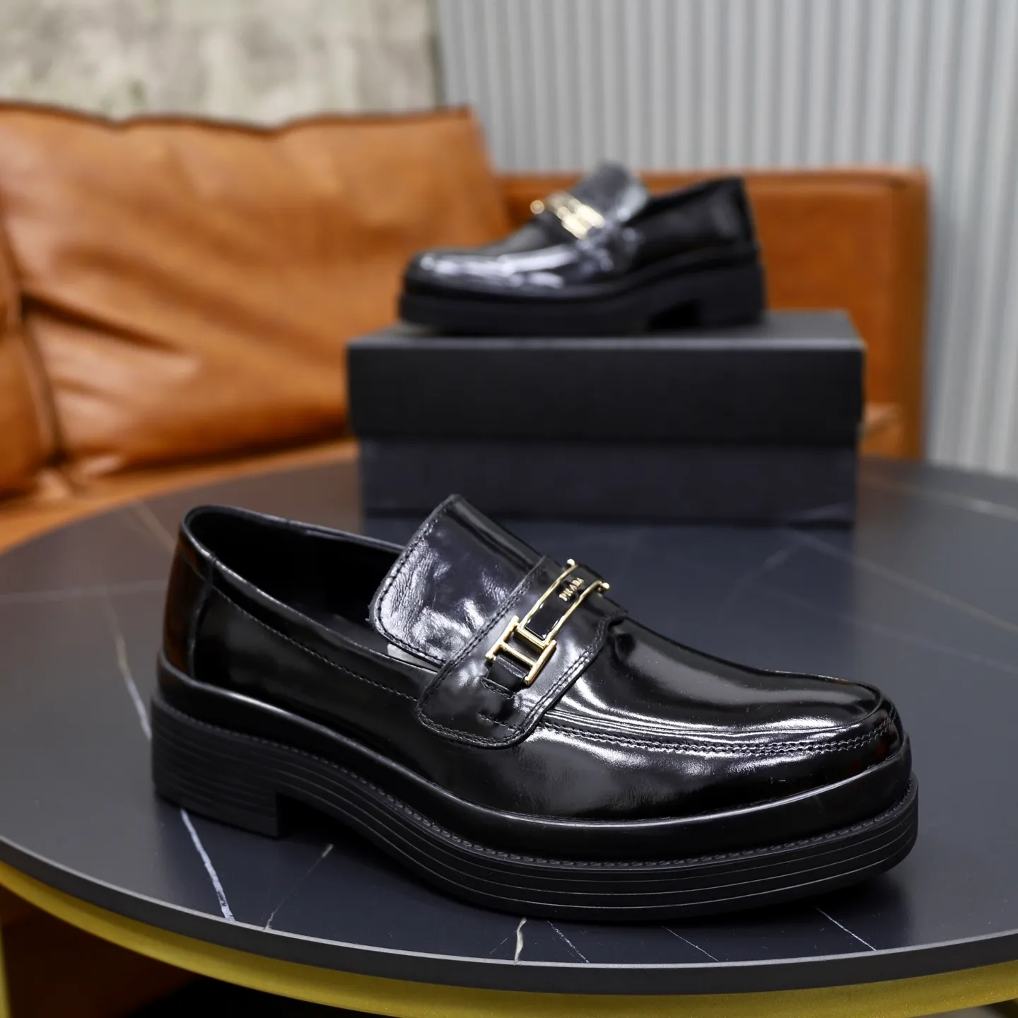 Ex-factory price: 500💰🙅‍♂️🙅‍♂️🙅‍♂️ Brand: PRADA Standard code: Men's code 38-44 (45 can be customized) Grade: Same style as the official website Original order quality Material: Original cowhide surface Comfortable lining Original outsole Style category: Men's fashionable casual leather shoes Distinguished big-name luxury elements Top luxury Color: Color of the actual picture